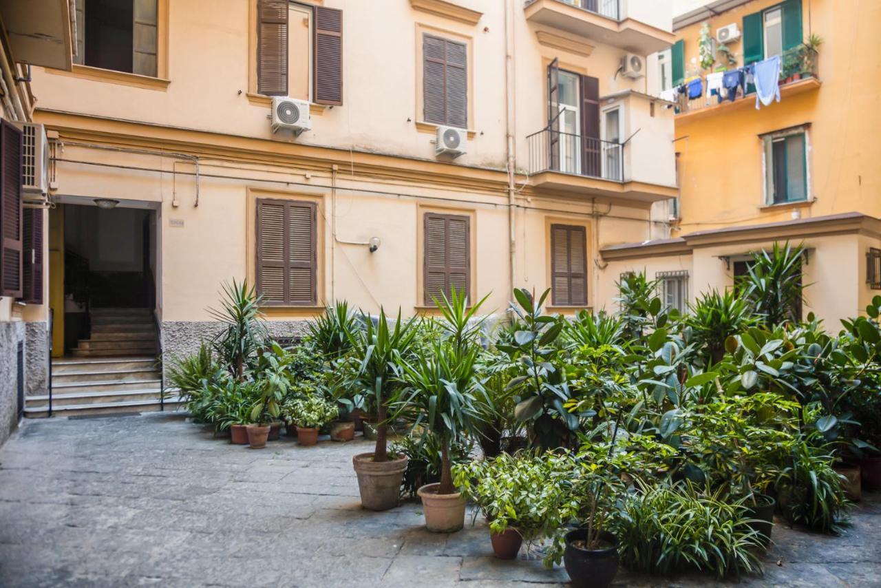 Bed and Breakfast La Lepre Napoli Exterior foto